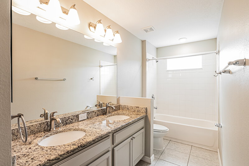 1,990/Mo, 2240 Grasmere View Pkwy S Kissimmee, FL 34746 Bathroom View