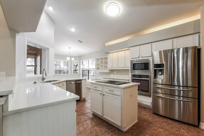 2,095/Mo, 4661 Marsh Harbor Dr Tavares, FL 32778 Kitchen View 2