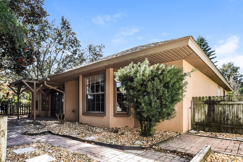 2,095/Mo, 4661 Marsh Harbor Dr Tavares, FL 32778 Rear View