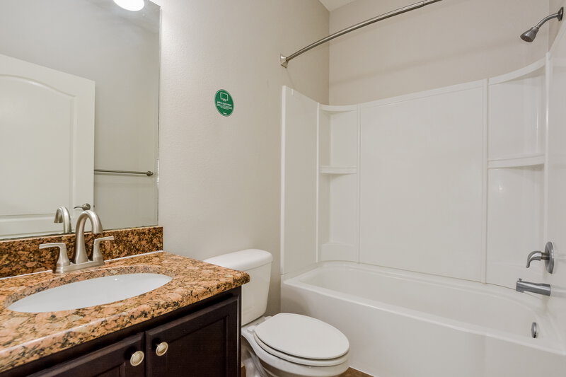 2,295/Mo, 4496 Manica Dr Tavares, FL 32778 Bathroom View