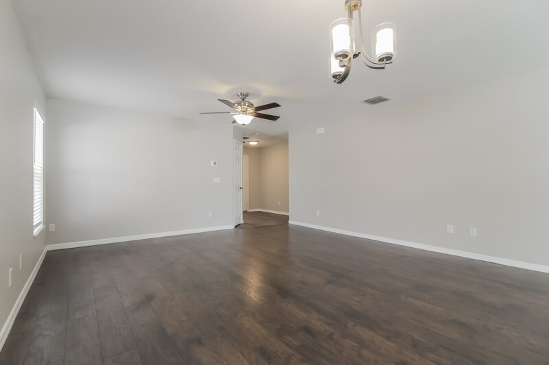 2,250/Mo, 15629 Galbi Dr Orlando, FL 32828 Living Room View 2