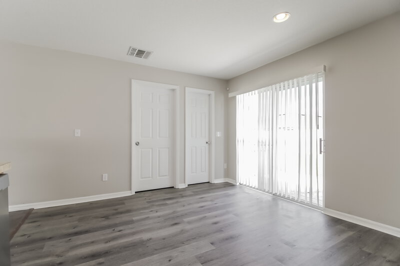 2,250/Mo, 15629 Galbi Dr Orlando, FL 32828 Living Room View 3