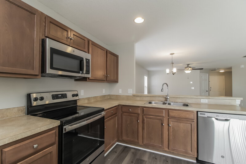 2,250/Mo, 15629 Galbi Dr Orlando, FL 32828 Kitchen View