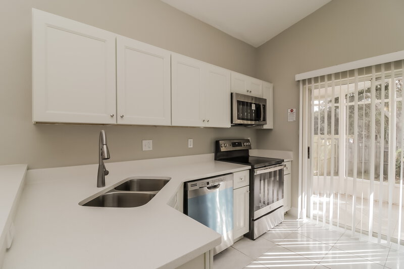 2,070/Mo, 6340 Tidewave St Orlando, FL 32822 Kitchen View