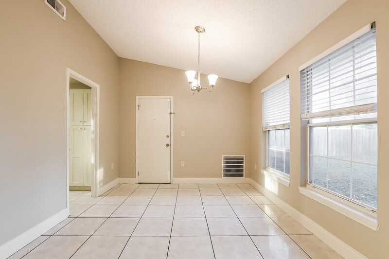 2,255/Mo, 4863 Reginald Rd Orlando, FL 32829 Dining Room View 2