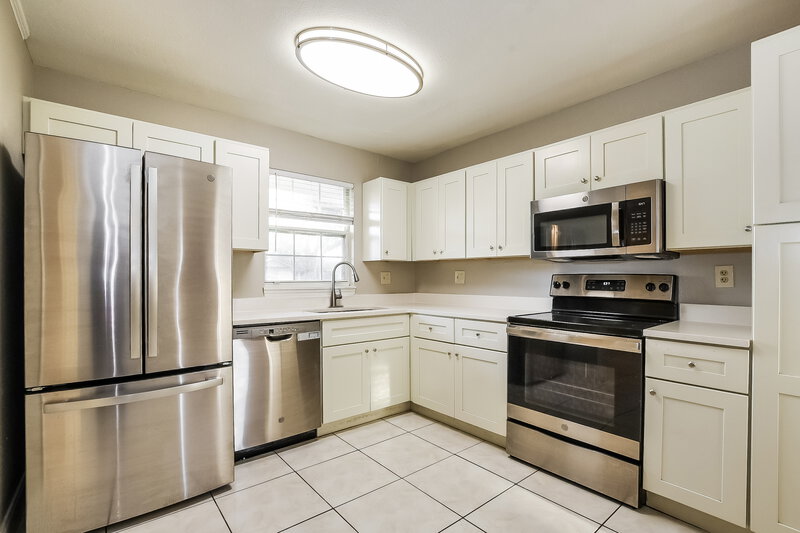 2,255/Mo, 4863 Reginald Rd Orlando, FL 32829 Kitchen View