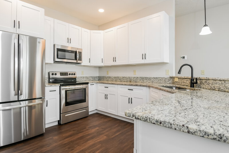 2,140/Mo, 1324 Longville Cir Tavares, FL 32778 Kitchen View