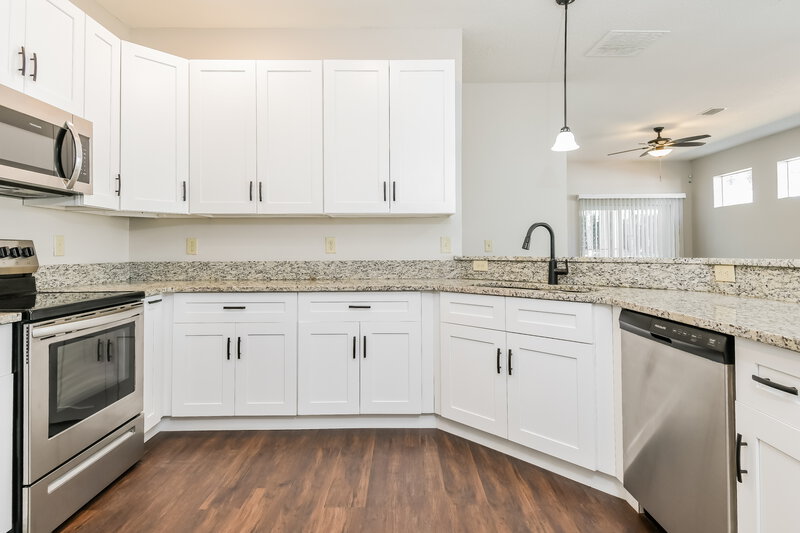 2,140/Mo, 1324 Longville Cir Tavares, FL 32778 Kitchen View 2