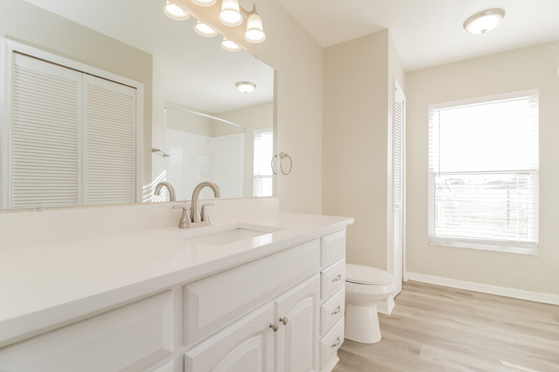 3,230/Mo, 3628 Fox Hollow Dr Orlando, FL 32829 Main Bathroom View