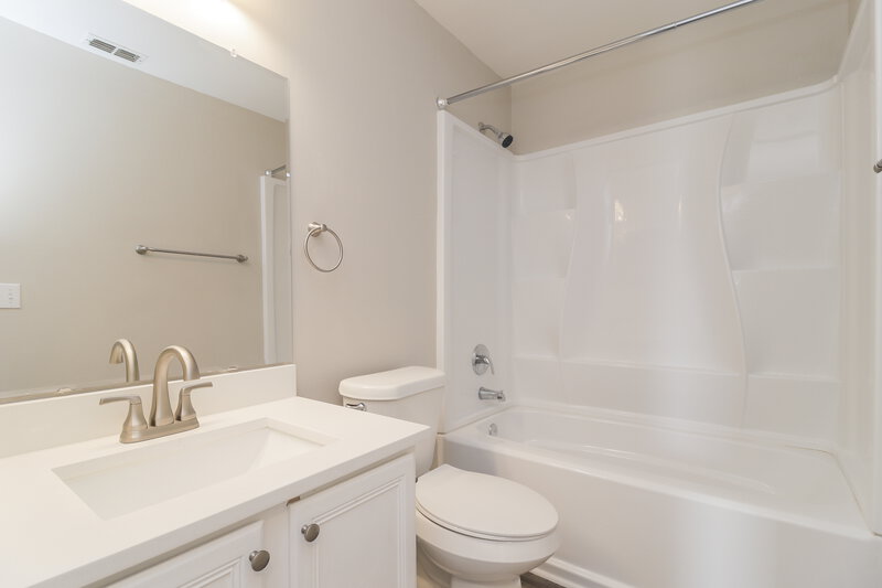 3,230/Mo, 3628 Fox Hollow Dr Orlando, FL 32829 Bathroom View