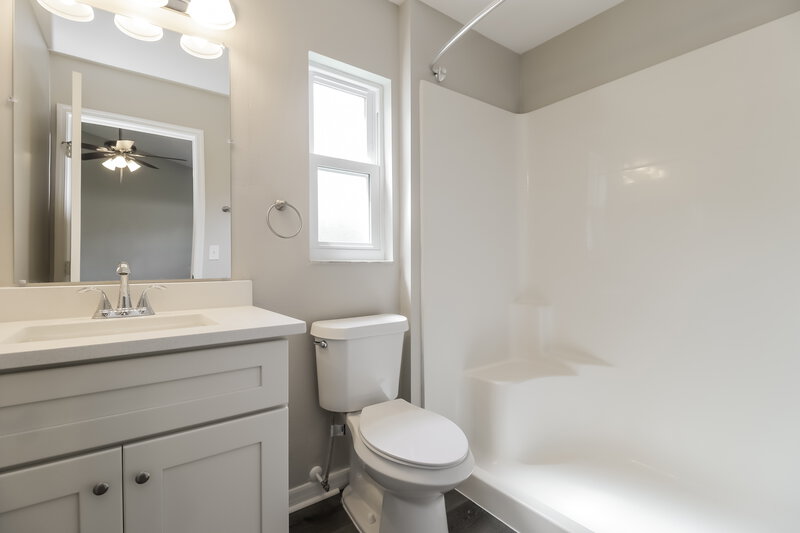 3,230/Mo, 104 Little Fox Ave Sanford, FL 32773 Main Bathroom View