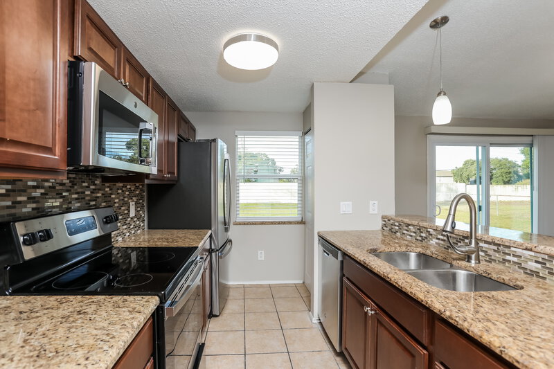 2,245/Mo, 5532 Garden Grove Cir Winter Park, FL 32792 Kitchen View