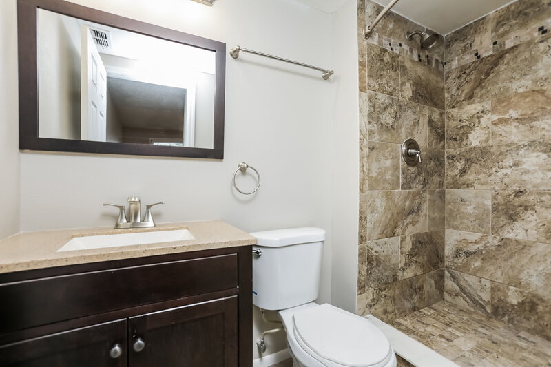 2,245/Mo, 5532 Garden Grove Cir Winter Park, FL 32792 Bathroom View
