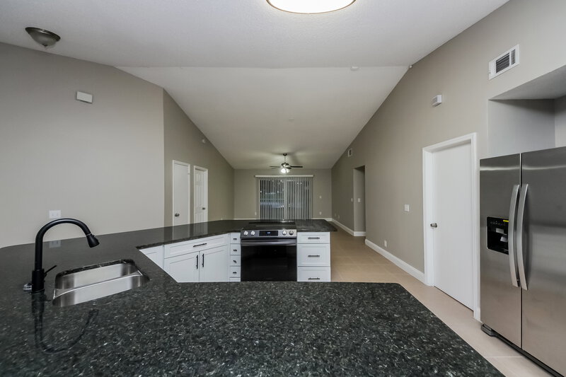 2,430/Mo, 240 Satinwood Cir Kissimmee, FL 34743 Kitchen View 2