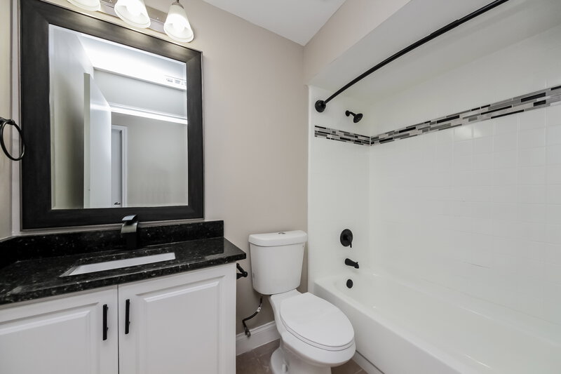2,430/Mo, 240 Satinwood Cir Kissimmee, FL 34743 Bathroom View