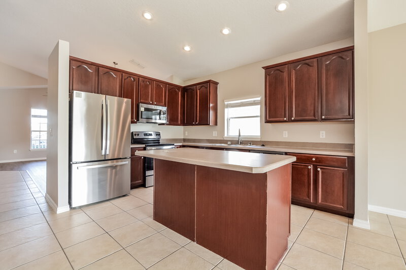 2,890/Mo, 140 Conch Key Way Sanford, FL 32771 Kitchen View