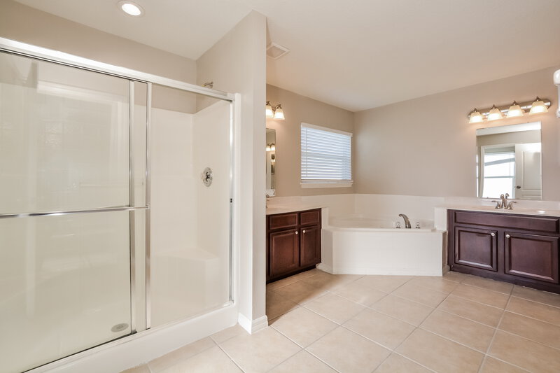2,890/Mo, 140 Conch Key Way Sanford, FL 32771 Main Bathroom View