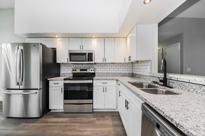 2,320/Mo, 321 Blue Bayou Dr Kissimmee, FL 34743 Kitchen View