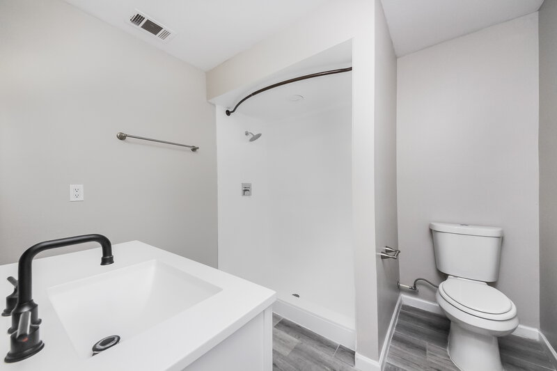 2,320/Mo, 321 Blue Bayou Dr Kissimmee, FL 34743 Main Bathroom View