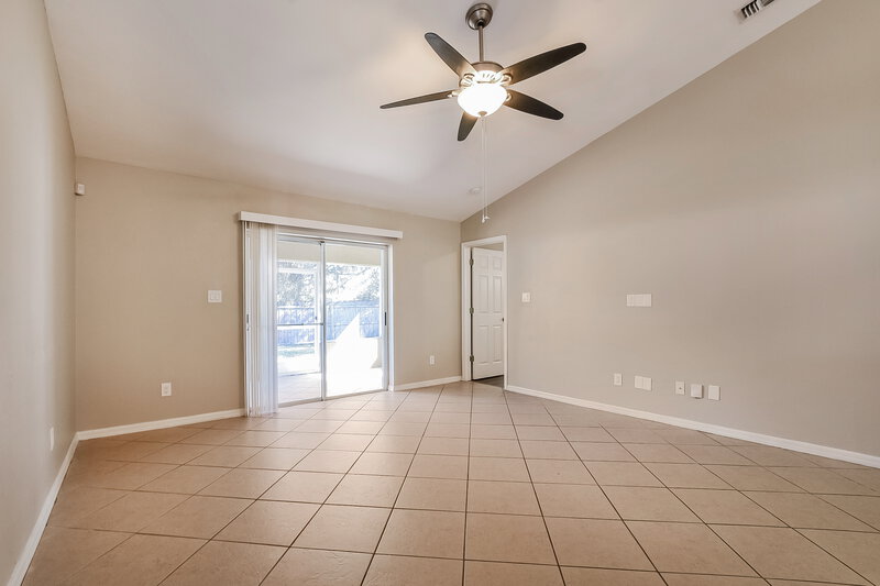 2,220/Mo, 3021 Colorado Ave Orlando, FL 32826 Living Room View 2