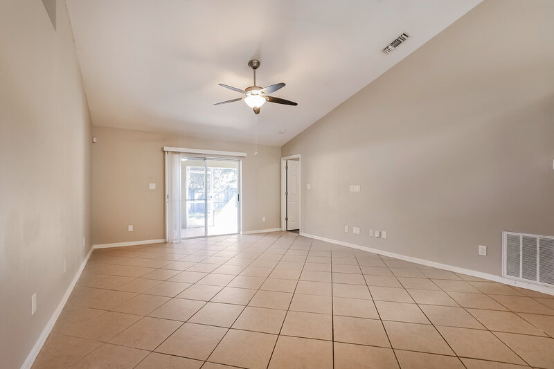 2,220/Mo, 3021 Colorado Ave Orlando, FL 32826 Living Room View 3