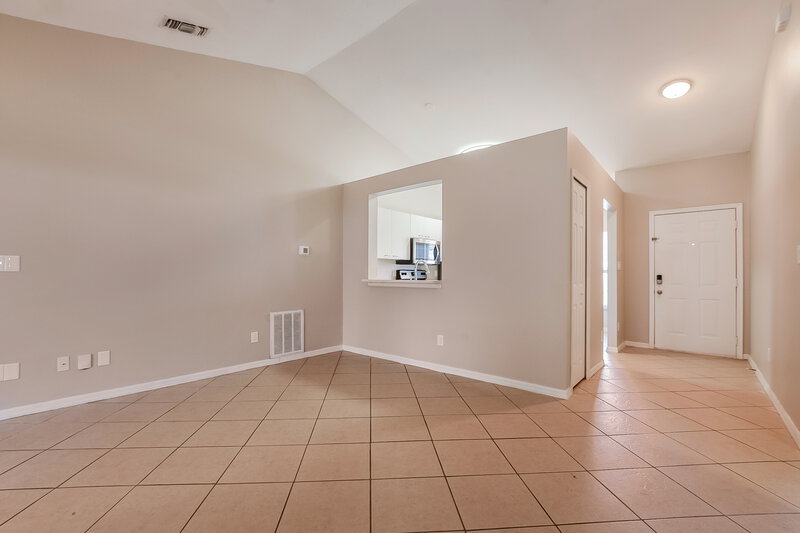 2,220/Mo, 3021 Colorado Ave Orlando, FL 32826 Living Room View 4