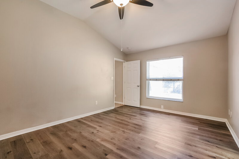 2,220/Mo, 3021 Colorado Ave Orlando, FL 32826 Main Bedroom View 2