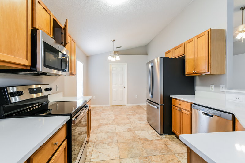 2,740/Mo, 1117 Windy Bluff Dr Minneola, FL 34715 Kitchen View 2