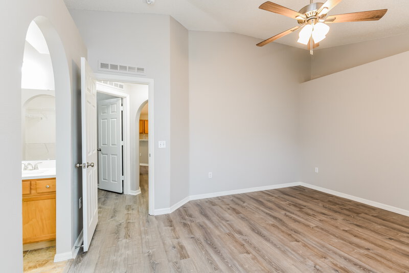 2,740/Mo, 1117 Windy Bluff Dr Minneola, FL 34715 Main Bedroom View 2