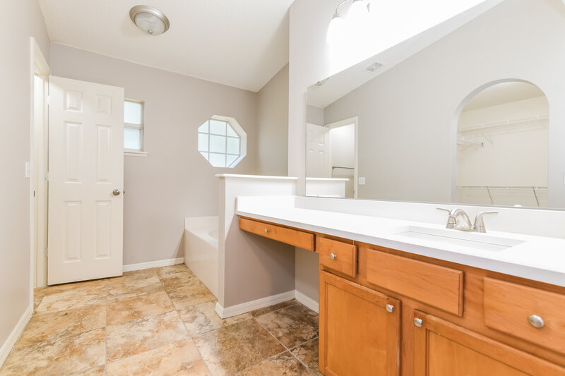 2,740/Mo, 1117 Windy Bluff Dr Minneola, FL 34715 Main Bathroom View