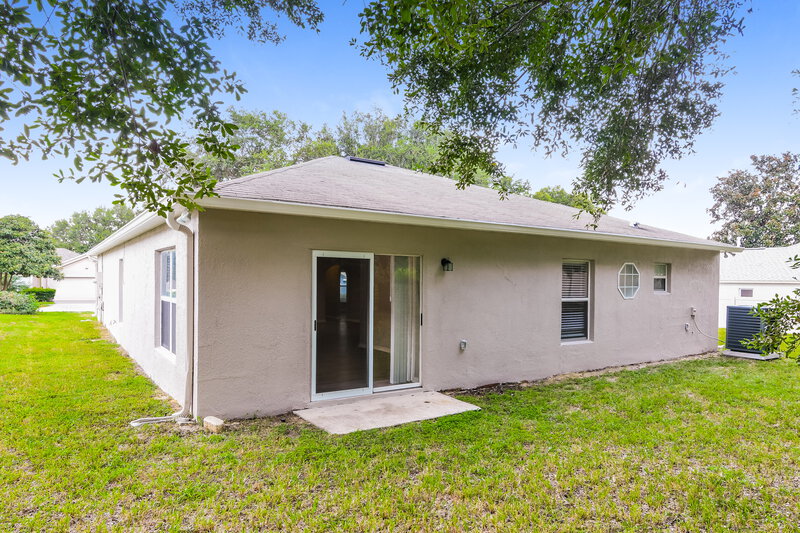 2,740/Mo, 1117 Windy Bluff Dr Minneola, FL 34715 Rear View