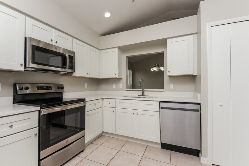 2,195/Mo, 113 Lancer Oak Dr Apopka, FL 32712 Kitchen View