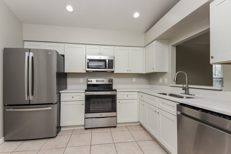 2,195/Mo, 113 Lancer Oak Dr Apopka, FL 32712 Kitchen View 2