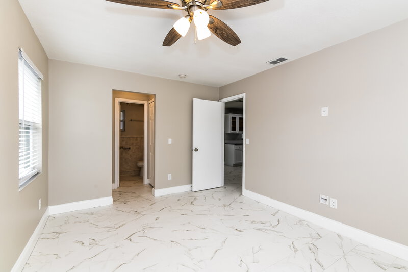2,075/Mo, 206 Loch Low Dr Sanford, FL 32773 Main Bedroom View 2