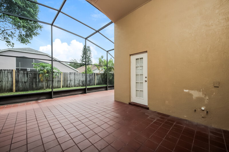 2,360/Mo, 12537 Darby Ave Orlando, FL 32837 Screen Porch View