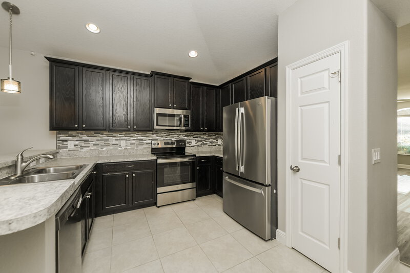 2,105/Mo, 3380 Reedy Glen Dr Kissimmee, FL 34758 Kitchen View 2