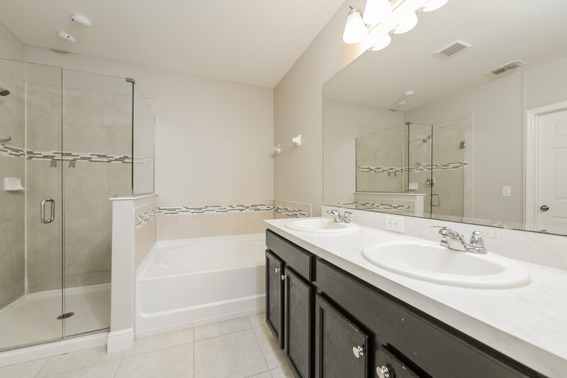 2,105/Mo, 3380 Reedy Glen Dr Kissimmee, FL 34758 Main Bathroom View