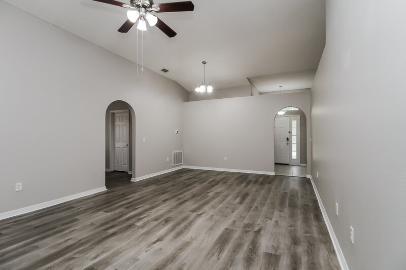 2,295/Mo, 932 Vanderbilt Dr Eustis, FL 32726 Living Room View