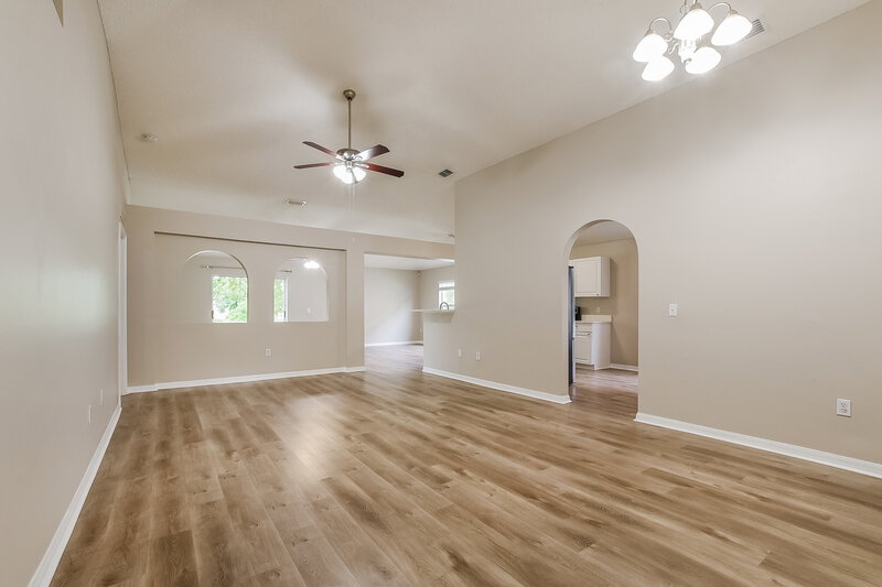 2,095/Mo, 932 Vanderbilt Dr Eustis, FL 32726 Living Room View 3