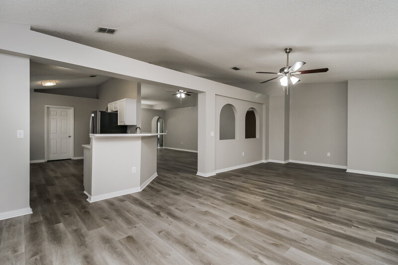 2,295/Mo, 932 Vanderbilt Dr Eustis, FL 32726 Family Room View 2