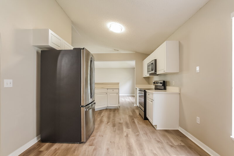 2,095/Mo, 932 Vanderbilt Dr Eustis, FL 32726 Kitchen View 2