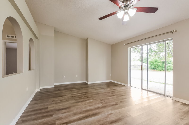 2,095/Mo, 932 Vanderbilt Dr Eustis, FL 32726 Family Room View