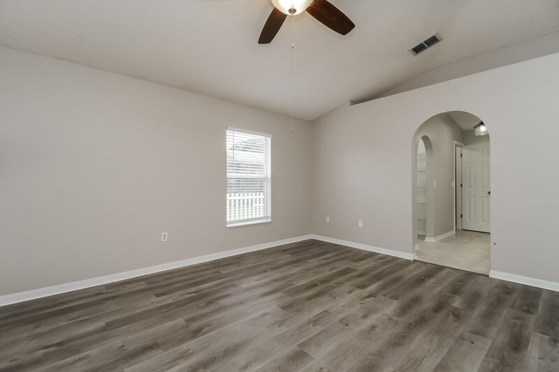 2,295/Mo, 932 Vanderbilt Dr Eustis, FL 32726 Main Bedroom View