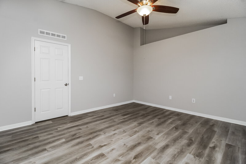 2,295/Mo, 932 Vanderbilt Dr Eustis, FL 32726 Main Bedroom View 2