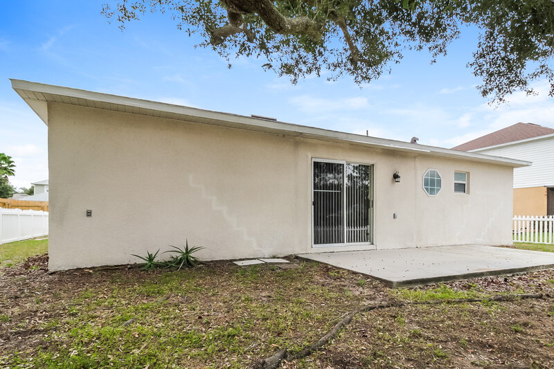 2,295/Mo, 932 Vanderbilt Dr Eustis, FL 32726 Rear View