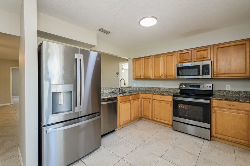 2,235/Mo, 501 Maricopa Dr Kissimmee, FL 34758 Kitchen View