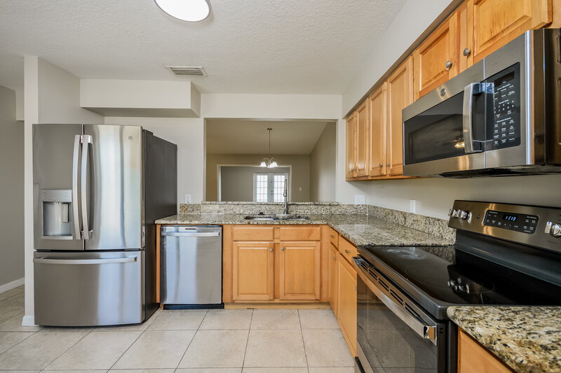 2,235/Mo, 501 Maricopa Dr Kissimmee, FL 34758 Kitchen View 2