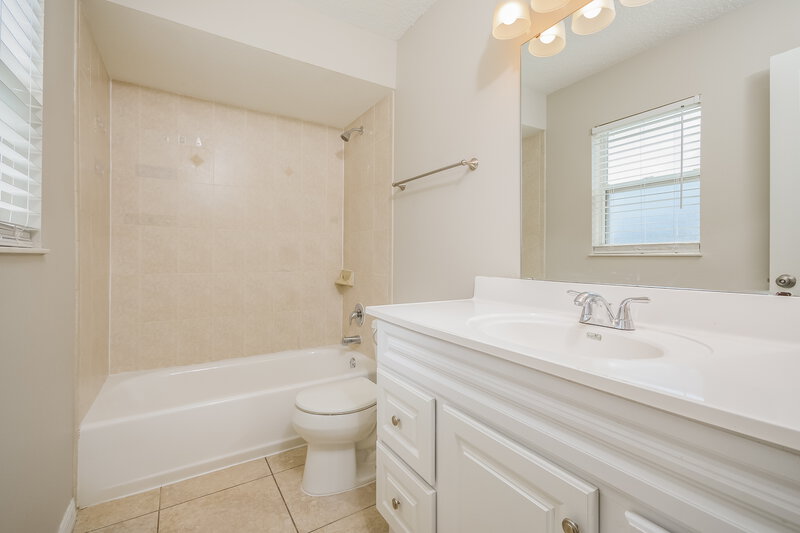 2,235/Mo, 501 Maricopa Dr Kissimmee, FL 34758 Main Bathroom View