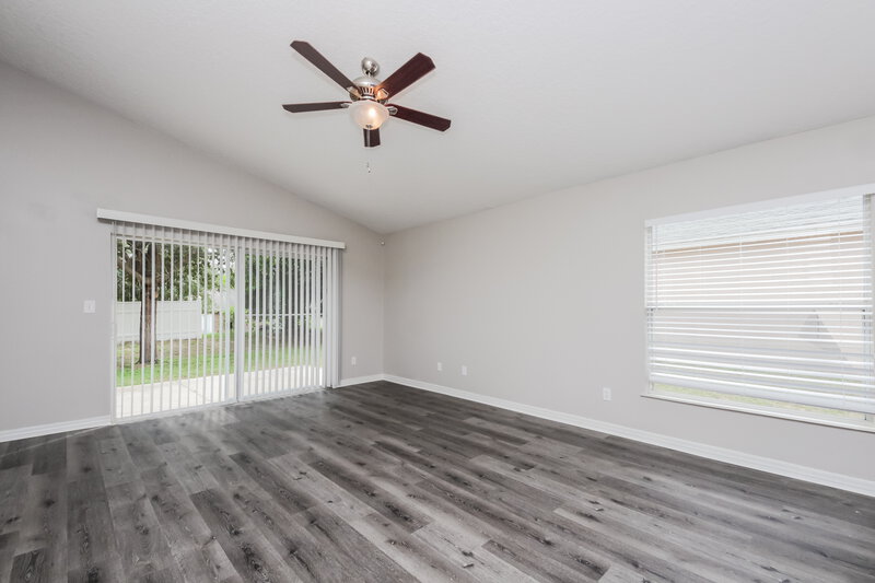 2,365/Mo, 4150 Waltham Forest Dr Tavares, FL 32778 Living Room View