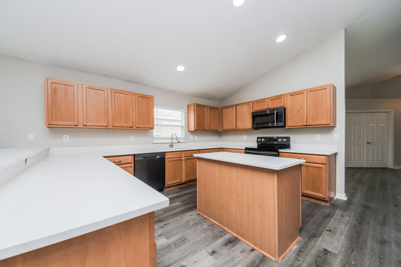 2,365/Mo, 4150 Waltham Forest Dr Tavares, FL 32778 Kitchen View